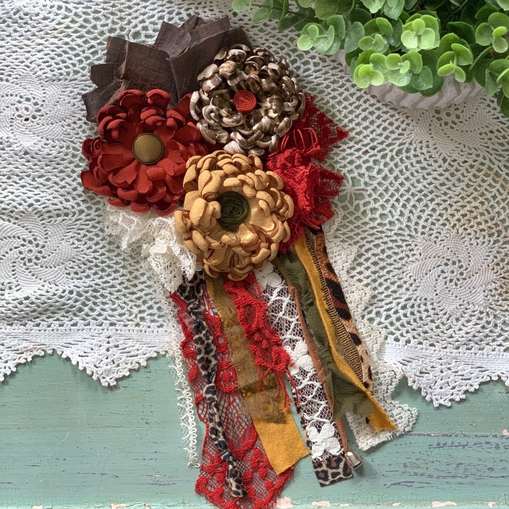 •|🖤Dre|• Handmade Flower Pin